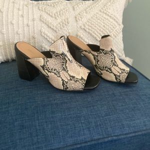 KAANAS Women's Mules Leather Heels Peep Toe Snake Print Size 8 NEW Shoes